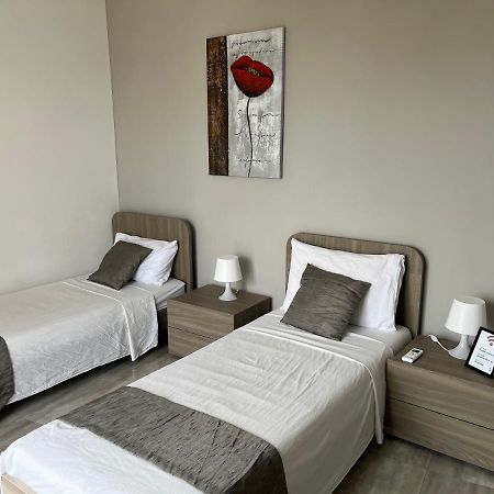 F10 Modern And Bright Apartment In Malta مسيدا المظهر الخارجي الصورة