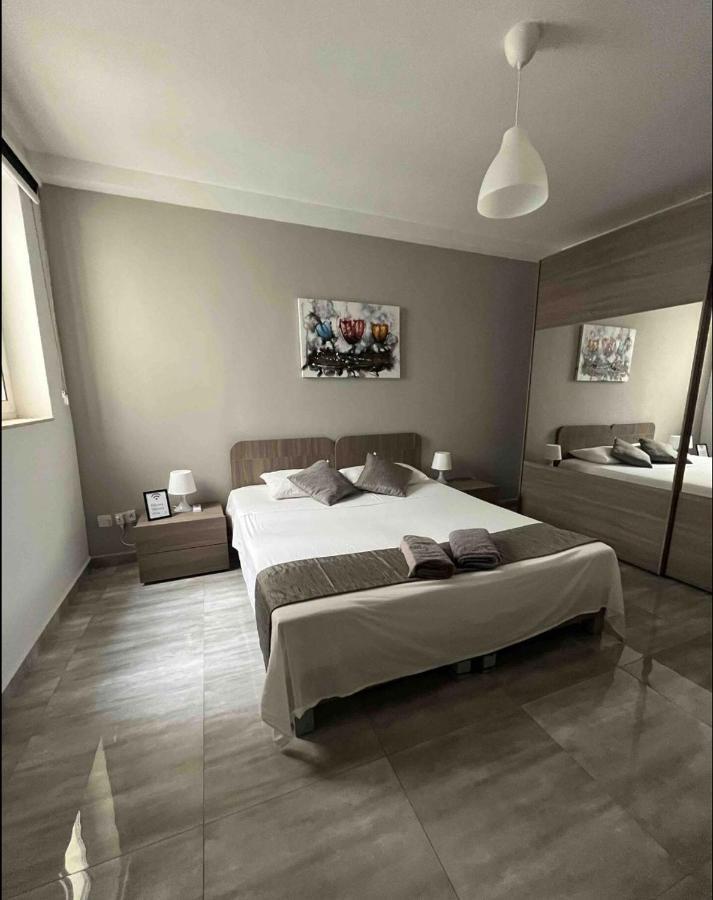 F10 Modern And Bright Apartment In Malta مسيدا المظهر الخارجي الصورة